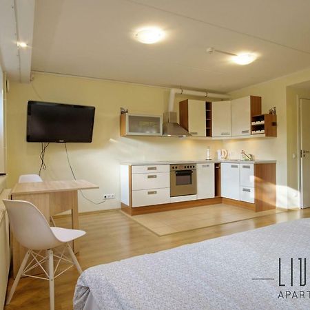 Sunny Studio With Parking, Self-Check-In & Wi-Fi Tallin Exterior foto
