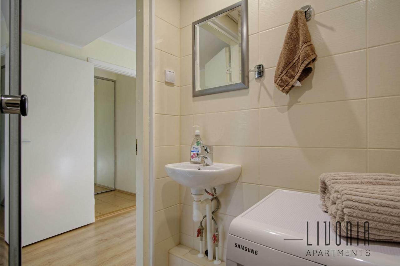 Sunny Studio With Parking, Self-Check-In & Wi-Fi Tallin Exterior foto