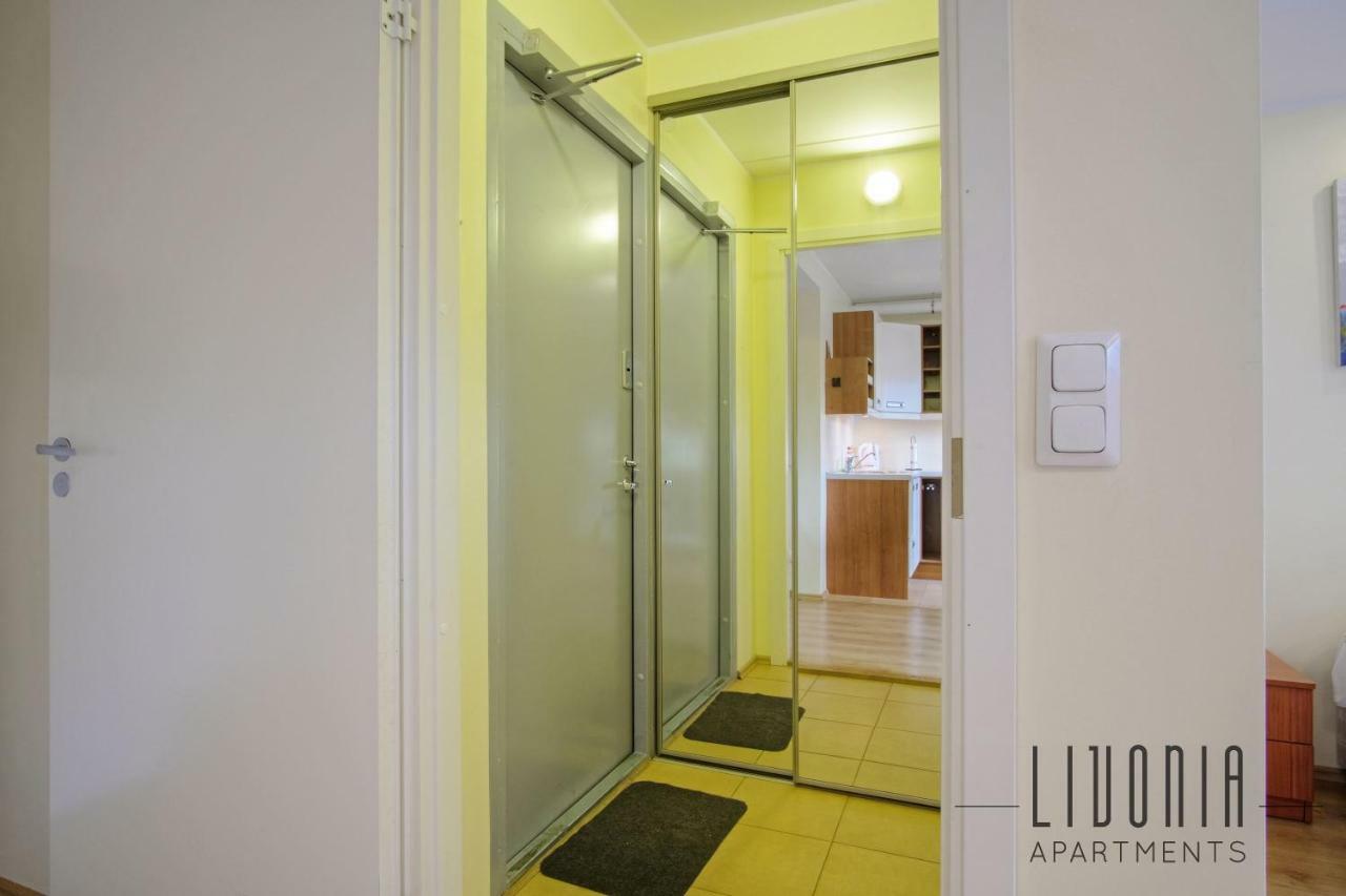Sunny Studio With Parking, Self-Check-In & Wi-Fi Tallin Exterior foto